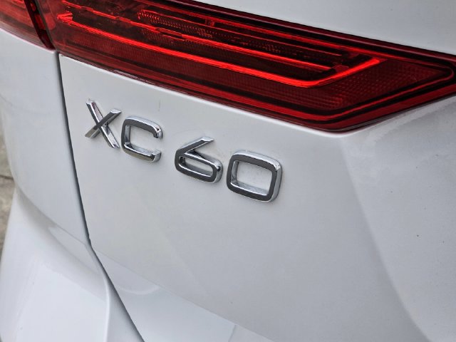 Certified 2023 Volvo XC60 B5 Plus w/ Climate Package AWD/4WD image 9