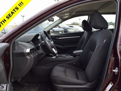 Used 2023 Nissan Altima 2.5 SV w/ SV Premium Package image 3