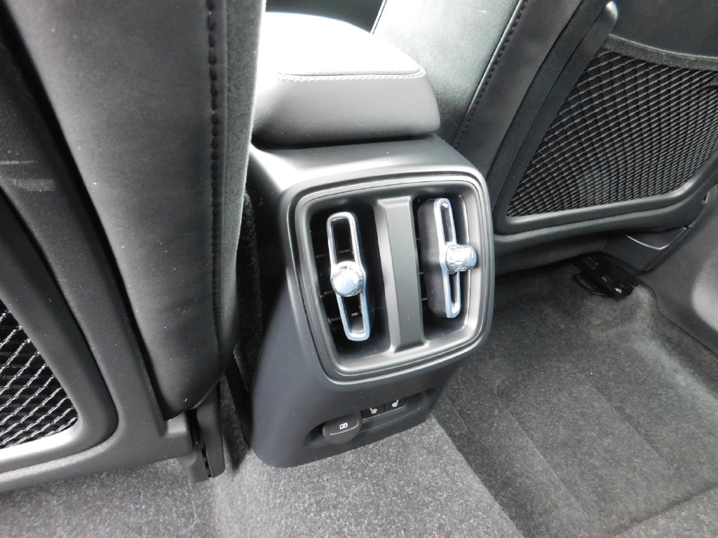 Used 2023 Volvo C40 P8 Recharge Ultimate AWD/4WD image 13