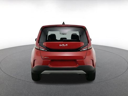 Used 2025 Kia Soul LX w/ LX Technology Package FWD image 7