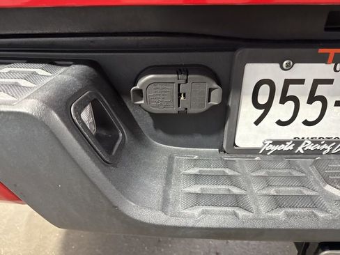 Used 2016 Toyota Tacoma SR image 24