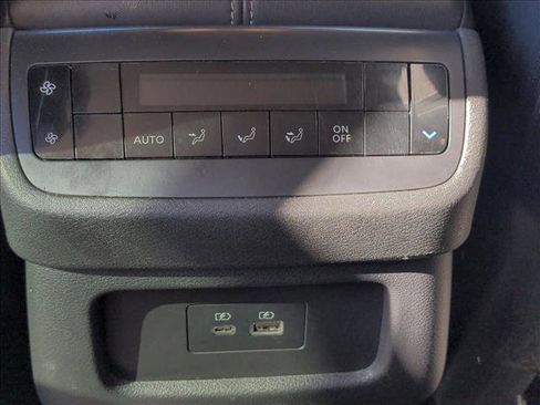 Used 2023 Nissan Pathfinder SL image 16