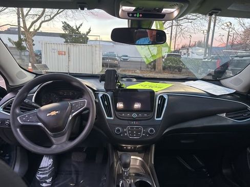 Used 2021 Chevrolet Malibu LT image 16