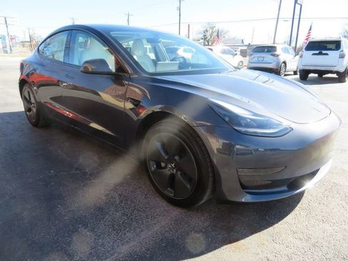 Used 2023 Tesla Model 3 Standard Range image 3