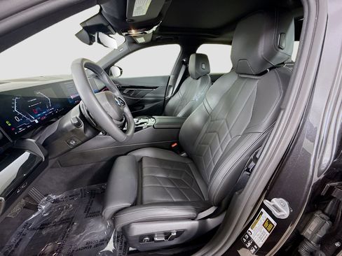 Used 2025 BMW 530i xDrive w/ Premium Package image 20