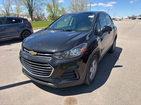 Used 2022 Chevrolet Trax LS w/ Tint and Cruise Package AWD/4WD image 3