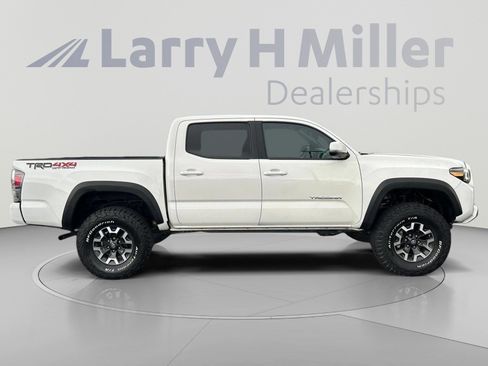 Used 2023 Toyota Tacoma TRD Off-Road w/ Advanced Technology Package AWD/4WD image 7