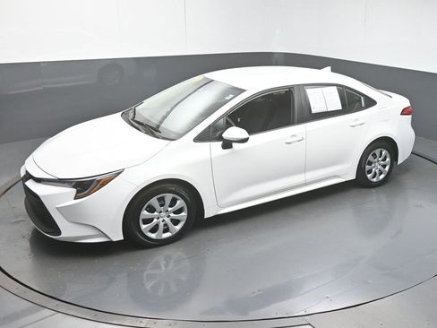 Used 2024 Toyota Corolla LE image 40