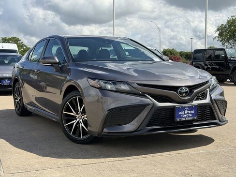 Used 2024 Toyota Camry SE FWD image 2