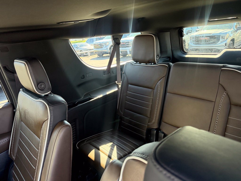 Used 2025 GMC Yukon XL Denali Ultimate AWD/4WD image 23