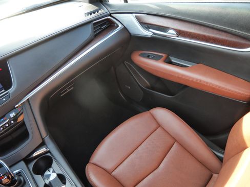 Used 2025 Cadillac XT5 Premium Luxury w/ Technology Package image 11