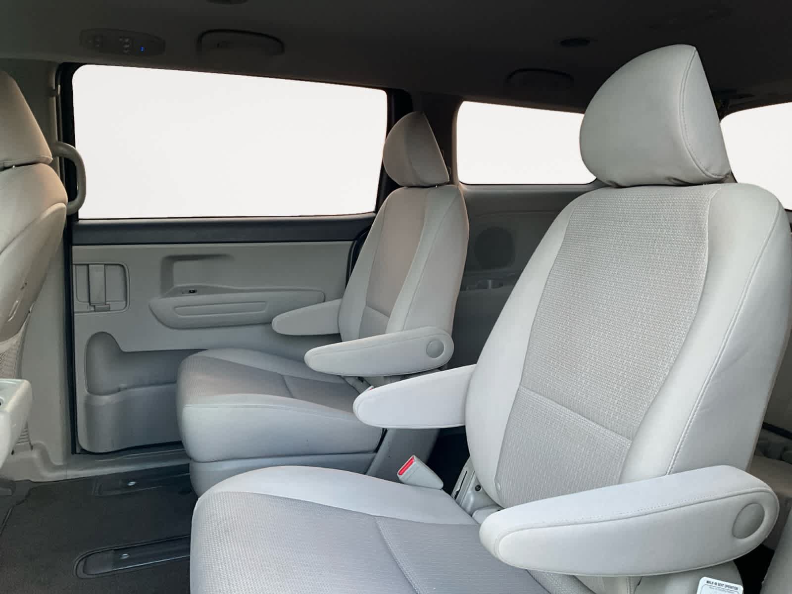 Used 2017 Kia Sedona L FWD image 13