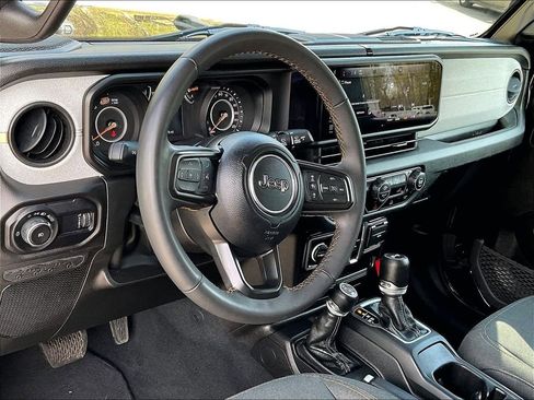 Used 2024 Jeep Wrangler Unlimited Sport AWD/4WD image 8