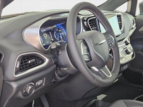 New 2025 Chrysler Voyager LX image 3