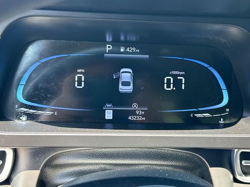 Used 2024 Hyundai Elantra SE FWD image 21