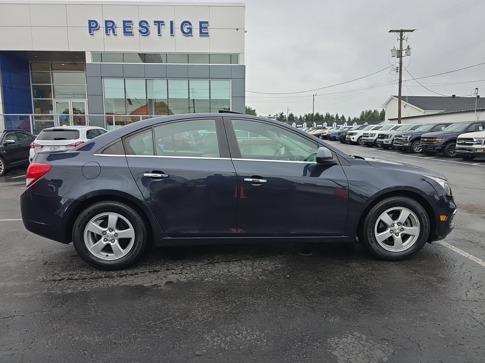 Used 2016 Chevrolet Cruze LT w/ Sun And Sound Package FWD image 2