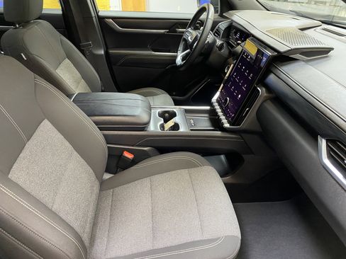 Used 2025 GMC Acadia Elevation image 26