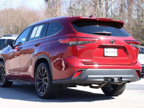 Used 2023 Toyota Highlander XLE image 3