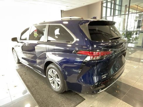 Certified 2022 Toyota Sienna Platinum w/ Protection Package (TMS) image 5