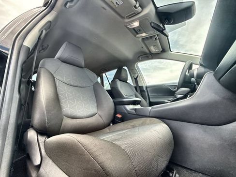 Used 2025 Toyota RAV4 XLE FWD image 23