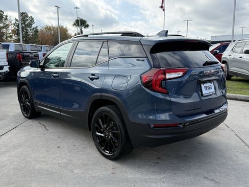 Used 2024 GMC Terrain SLE w/ Driver Convenience Package image 7