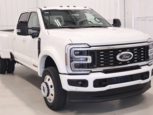 New 2026 Ford F450 Platinum w/ FX4 Off-Road Package AWD/4WD image 3