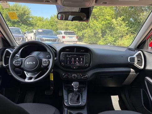 Certified 2023 Kia Soul LX w/ LX Technology Package FWD image 28