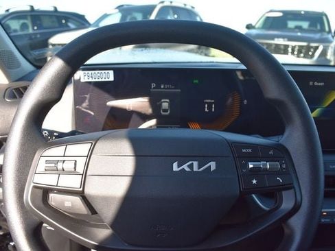 New 2025 Kia K4 FWD image 23