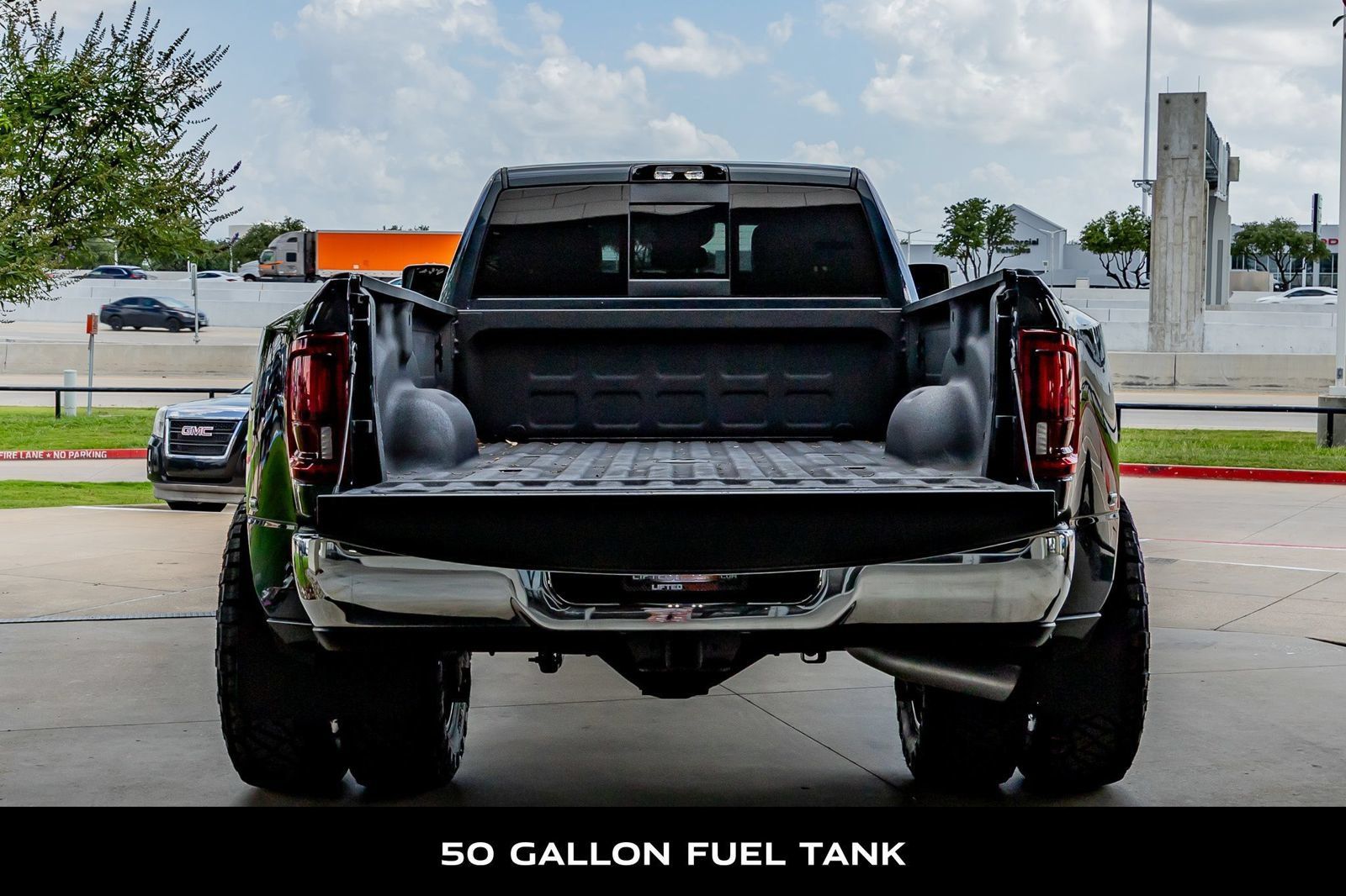 Used 2025 RAM 3500 Laramie AWD/4WD image 9