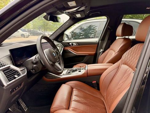 Certified 2025 BMW X7 M60i AWD/4WD image 2