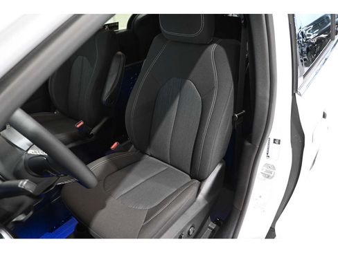 New 2024 Chrysler Pacifica Touring FWD image 14