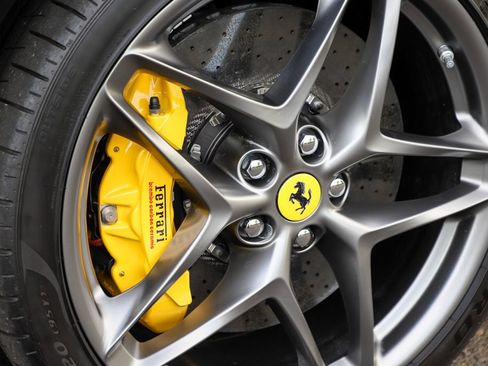 Certified 2025 Ferrari Roma Spider RWD image 33