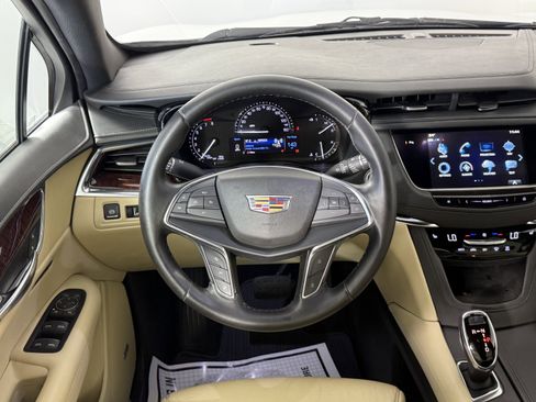 Used 2018 Cadillac XT5 Luxury w/ Driver Awareness Package image 12