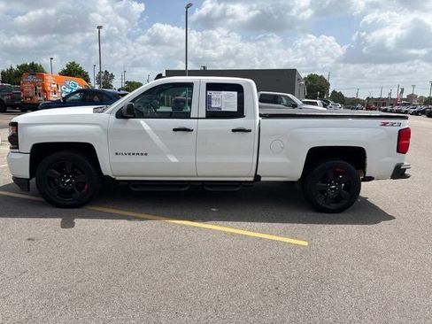 Used 2018 Chevrolet Silverado 1500 LT w/ Redline Edition AWD/4WD image 15
