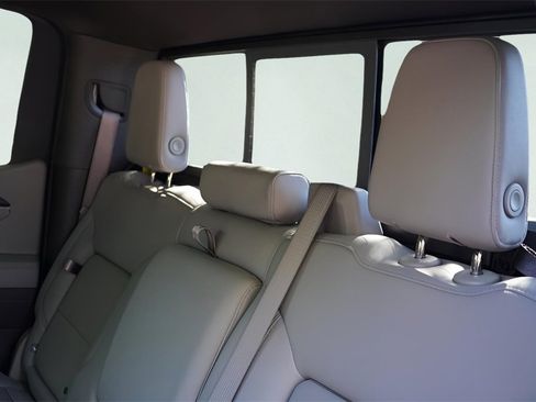 New 2026 GMC Sierra 1500 SLT image 30