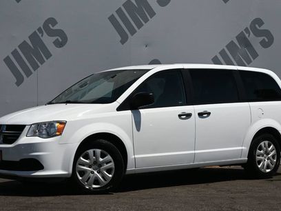 Used 2019 Dodge Grand Caravan SE w/ UConnect Hands-Free Group