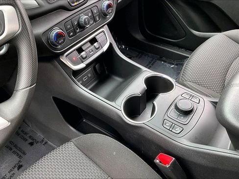 Used 2023 GMC Terrain SLE w/ Driver Convenience Package image 13