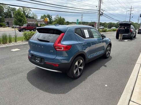 Certified 2025 Volvo XC40 B5 Plus AWD/4WD image 5