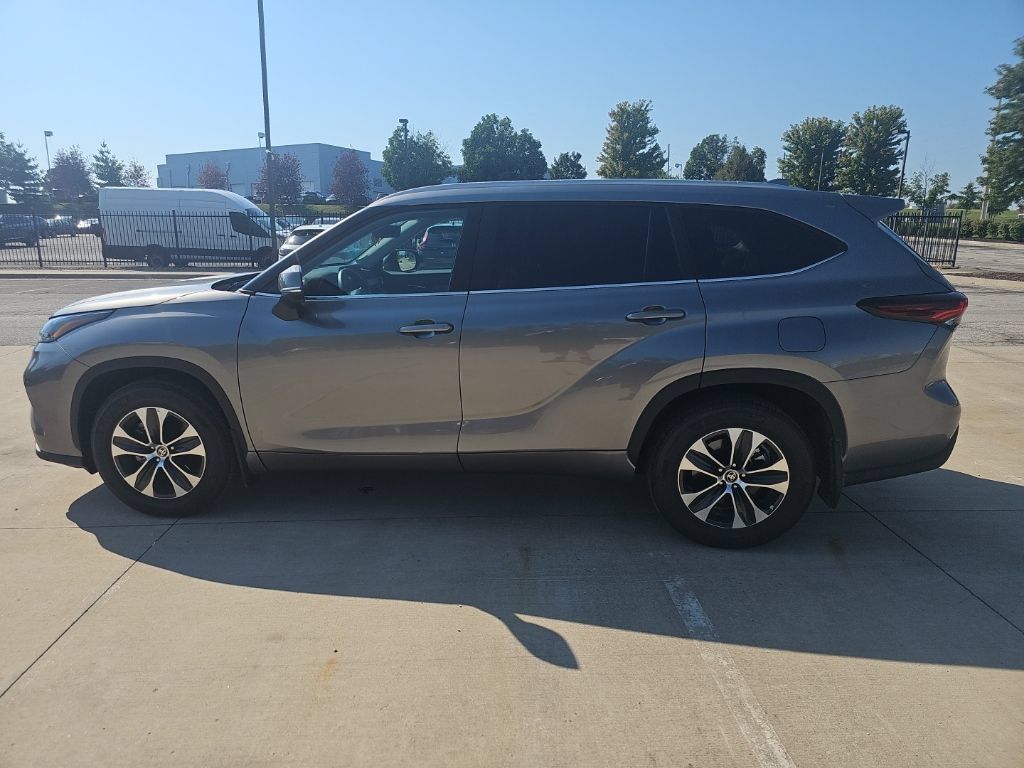 Used 2026 Toyota Highlander XLE AWD/4WD image 9