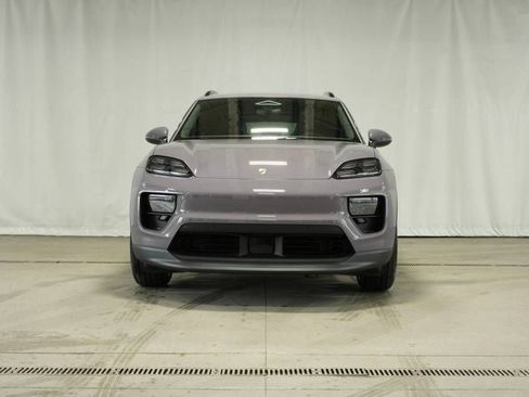 Certified 2025 Porsche Macan Electric image 10
