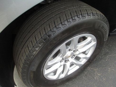 Certified 2024 Chevrolet Suburban LT image 12