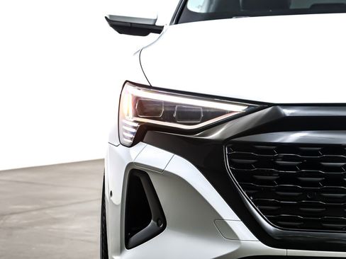 Used 2024 Audi Q8 e-tron Premium Plus w/ Premium Plus Package image 15