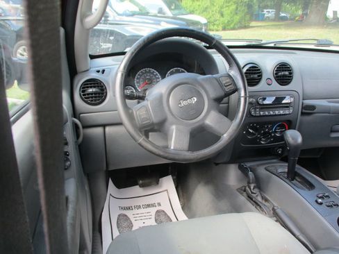 Used 2005 Jeep Liberty Sport AWD/4WD image 8