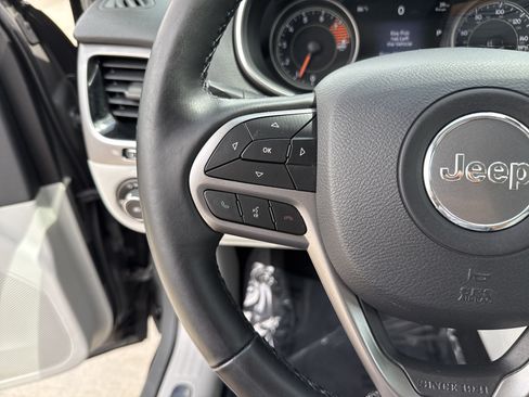 Used 2019 Jeep Cherokee Limited AWD/4WD image 18
