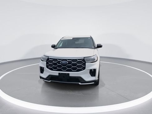 Used 2025 Ford Explorer Platinum w/ Ultimate Package image 3