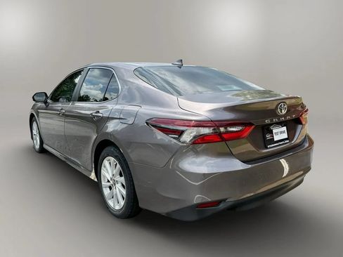 Used 2022 Toyota Camry LE FWD image 3