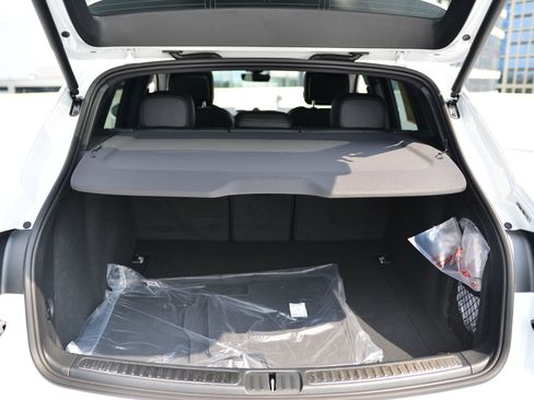 Used 2026 Porsche Macan image 26