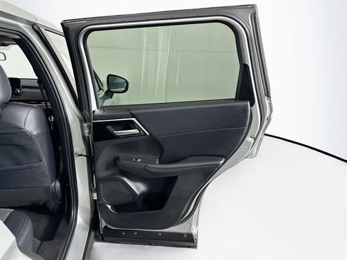 Used 2024 Mitsubishi Outlander SE image 32