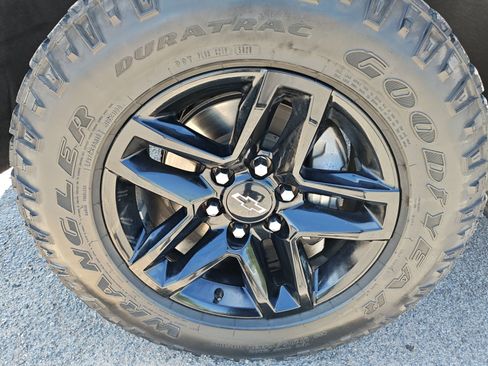 Used 2021 Chevrolet Silverado 1500 LT Trail Boss AWD/4WD image 11