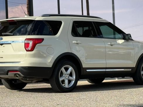 Used 2018 Ford Explorer XLT w/ Equipment Group 201A FWD image 12